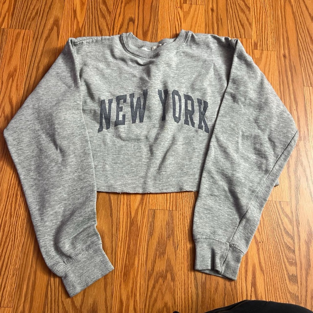 John galt Grey cropped sweatshirt with New York logo OS